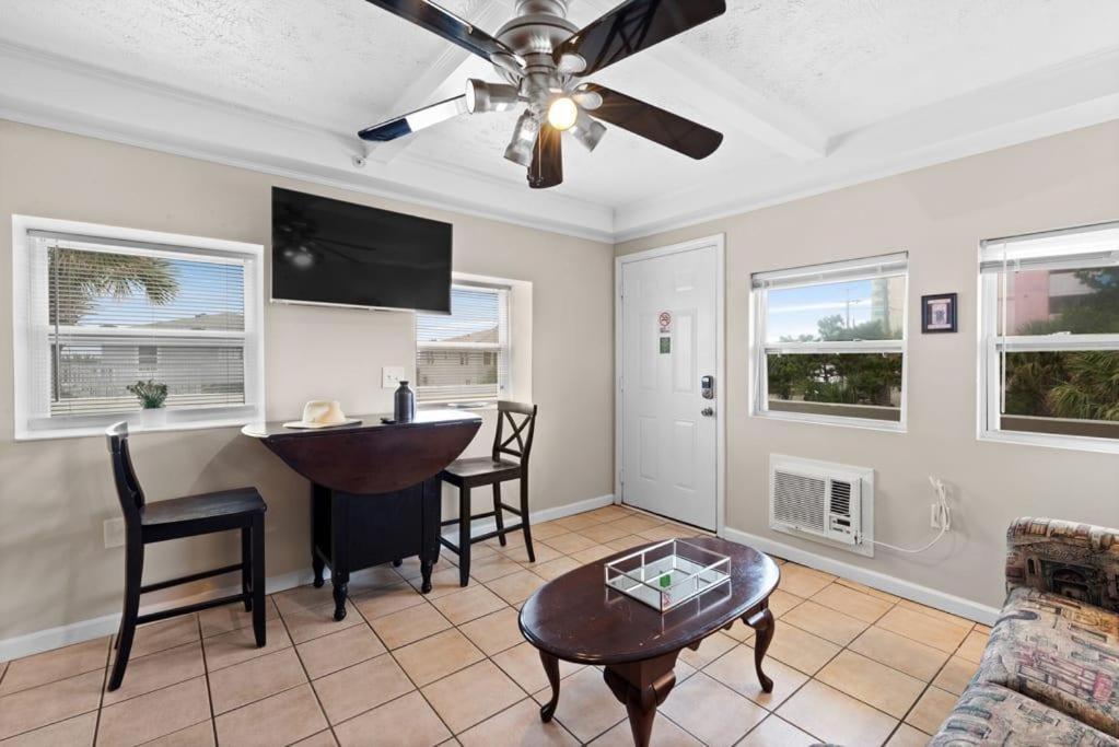Appartamento Perfect Location 1Br Pool Parking Outside Area 8 Myrtle Beach Esterno foto